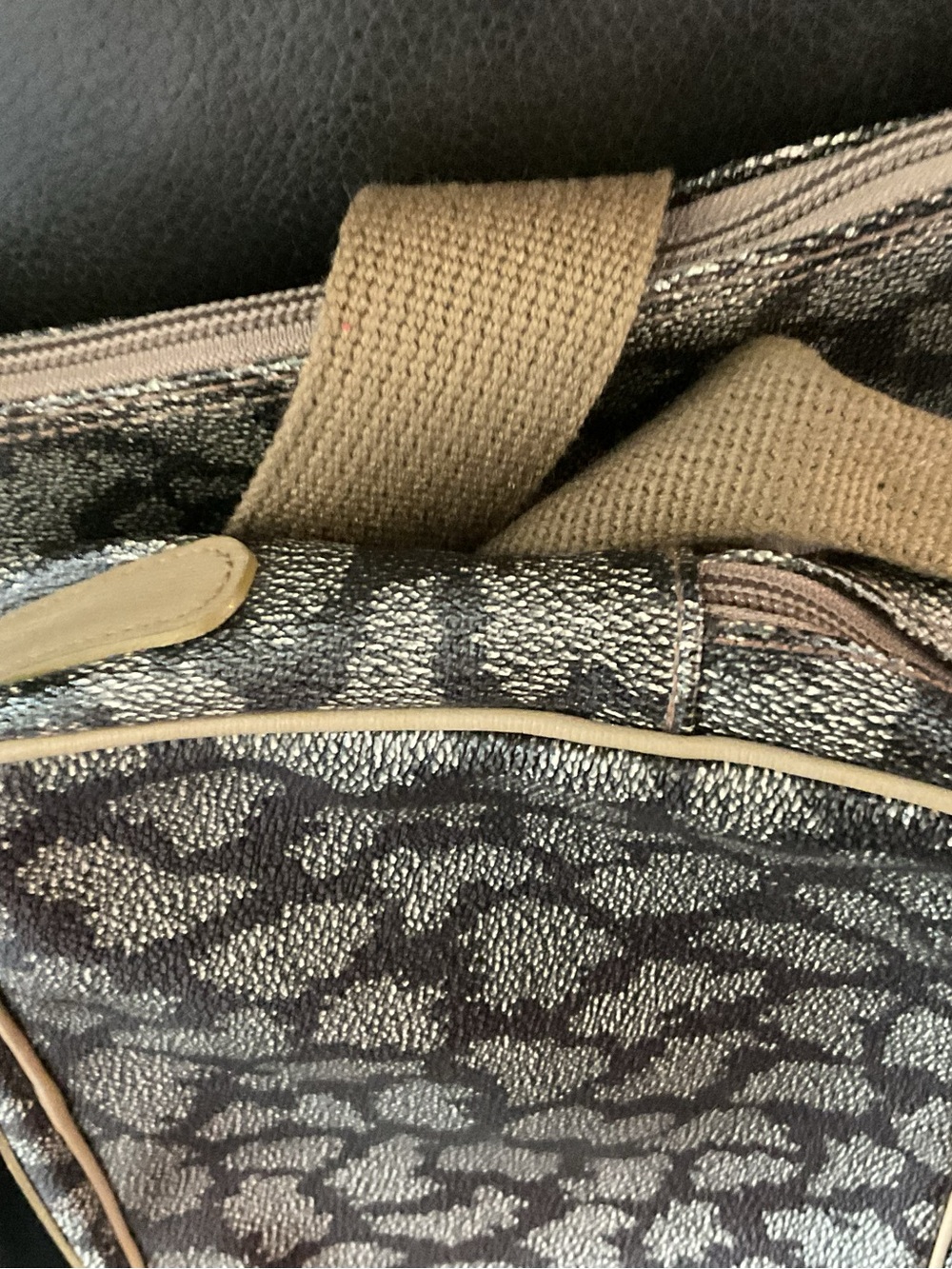 Yves Saint Laurent Monogram Canvas tote bag with Leather Trim and Cosmetic bag - Picture 15 of 16